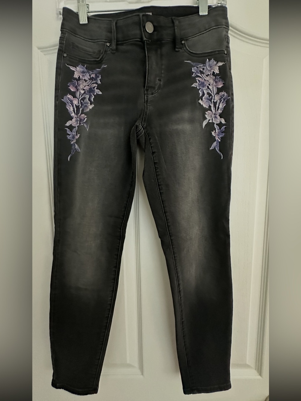 WHBM NWOT Floral Embroidered Gray Jeans!